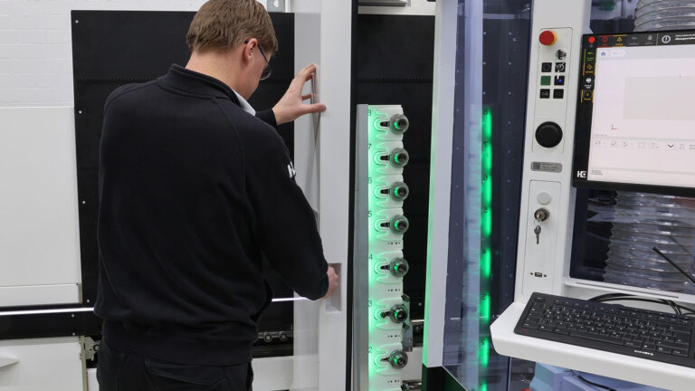 drillteq-v310-Werkzeugwechsler-Zugangstuer